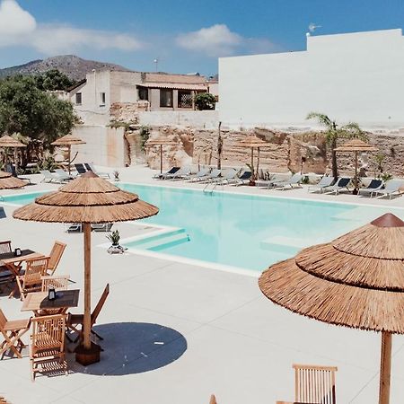 L'Oasi Villaggio Albergo ファヴィニャーナ エクステリア 写真