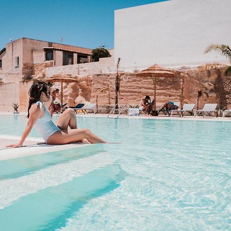 L'Oasi Villaggio Albergo ファヴィニャーナ エクステリア 写真